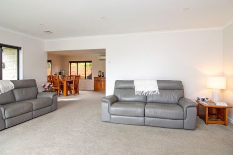 Photo of property in 23 Cashmere Drive, Fitzherbert, Palmerston North, 4410