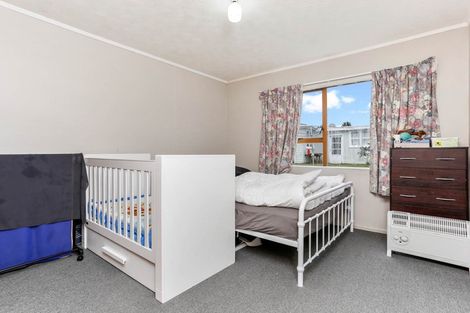 Photo of property in 25 Woodford Avenue, Henderson, Auckland, 0610