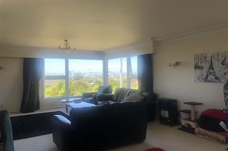 Photo of property in 95 Ocean View Road, Hillcrest, Auckland, 0627