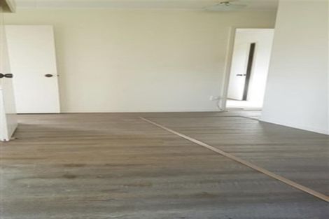 Photo of property in 2/21 Walnut Lane, Browns Bay, Auckland, 0630