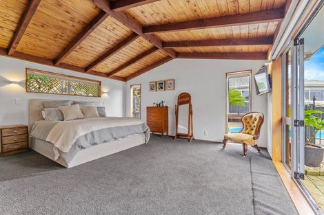 Photo of property in 44 Westpark Drive, West Harbour, Auckland, 0618