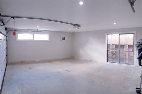 Photo of property in 6a Te Akau Crescent, Bucklands Beach, Auckland, 2012