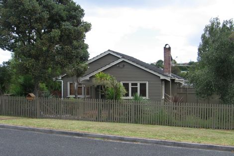 Photo of property in 2/7 Brian Avenue, Forrest Hill, Auckland, 0620