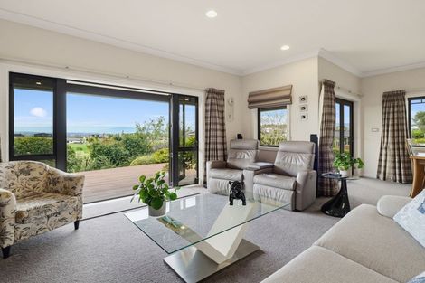 Photo of property in 71 Ruapehu Drive, Fitzherbert, Palmerston North, 4410