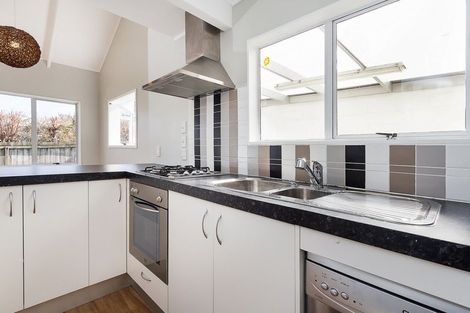 Photo of property in 2/10 Kiekie Road, Mangere Bridge, Auckland, 2022