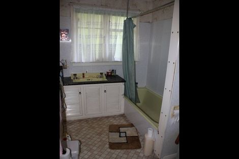 Photo of property in 1 Hellyer Street, Macandrew Bay, Dunedin, 9014