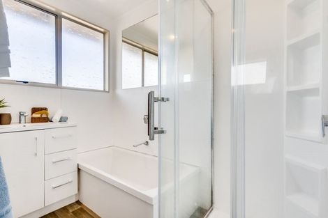 Photo of property in 48 Kent Lodge Avenue, Avonhead, Christchurch, 8042