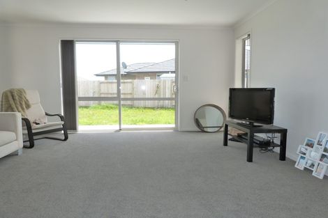 Photo of property in 43 Kowi Lakes Drive, One Tree Point, 0118