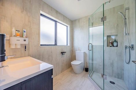 Photo of property in 16 Cara Avenue, Kumeu, 0810