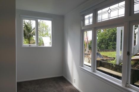 Photo of property in 35 Barker Rise, Northcross, Auckland, 0632