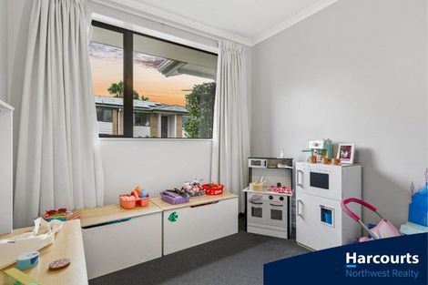 Photo of property in 169j Colwill Road, Massey, Auckland, 0614