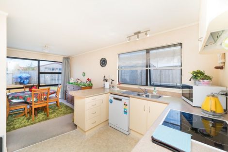 Photo of property in 14 Jordan Way, Kelvin Grove, Palmerston North, 4414