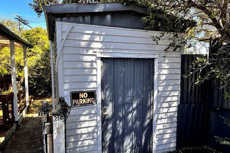 Photo of property in 4/304 Great North Road, Henderson, Auckland, 0612