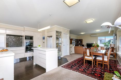 Photo of property in 2 Cutfield Road, New Plymouth, 4310