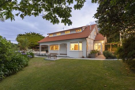 Photo of property in 17 Beere Haven Road, Seatoun, Wellington, 6022