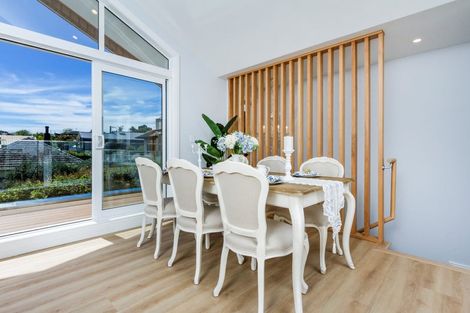 Photo of property in 7b Garadice Road, Rothesay Bay, Auckland, 0630