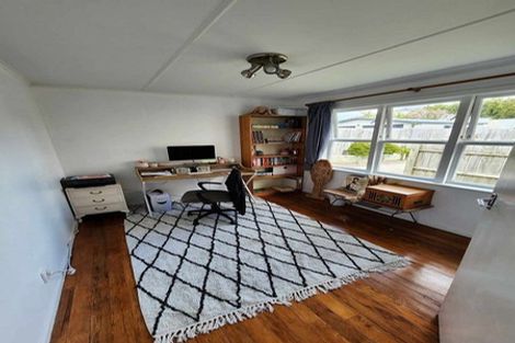 Photo of property in 5 Barrys Road, Glendene, Auckland, 0602
