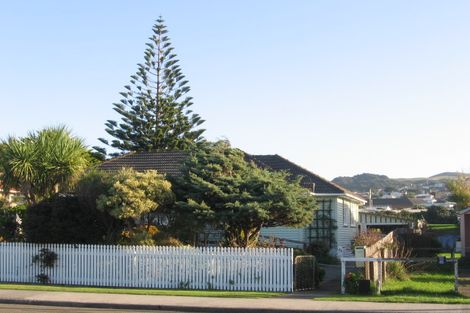 Photo of property in 84 Main Road, Titahi Bay, Porirua, 5022