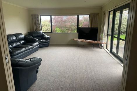 Photo of property in 7 Ron Place, Fitzherbert, Palmerston North, 4410
