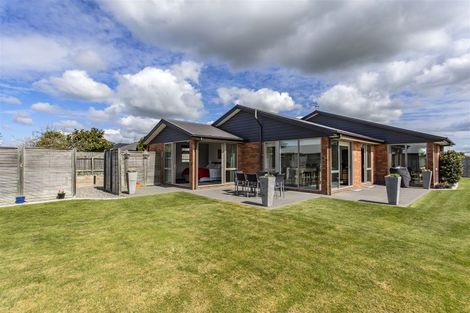 Photo of property in 60 Oakwood Drive, Rangiora, 7400