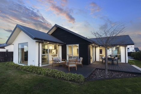 Photo of property in 29 Waterstock Way, Parklands, Christchurch, 8083