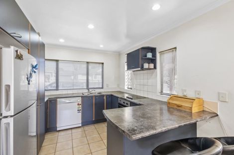 Photo of property in 2 Whitbourne Heights, Manurewa, Auckland, 2105