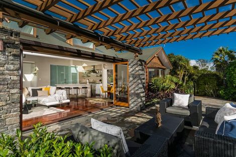 Photo of property in 1 The Knoll, Greenhithe, Auckland, 0632