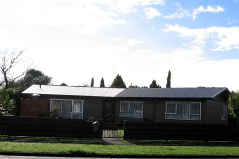 Photo of property in 15 Escort Grove, Awapuni, Palmerston North, 4412