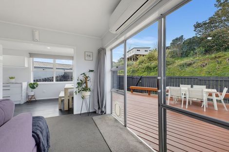 Photo of property in 2 Bromley Place, Westown, New Plymouth, 4310