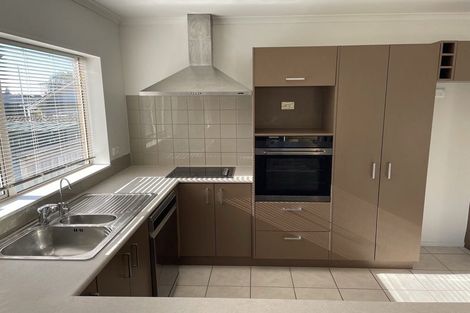 Photo of property in 35 Chesterfield Way, Orewa, 0931