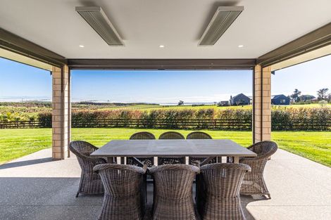 Photo of property in 80 Ewen Place, Karaka, Papakura, 2580