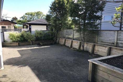 Photo of property in 11a Pinkerton Grove, Newlands, Wellington, 6037