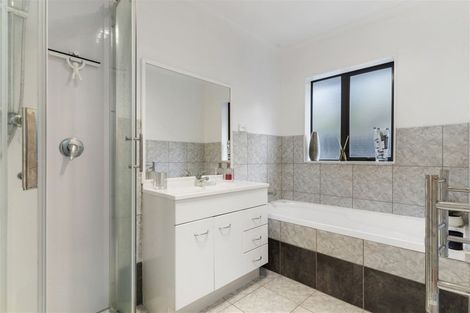 Photo of property in 14a Millbrook Road, Henderson, Auckland, 0612