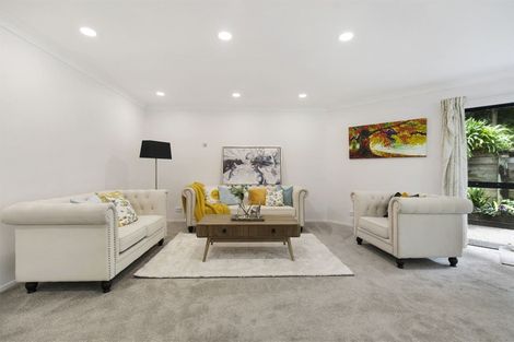 Photo of property in 8 Gillard Place, Eastern Beach, Auckland, 2012