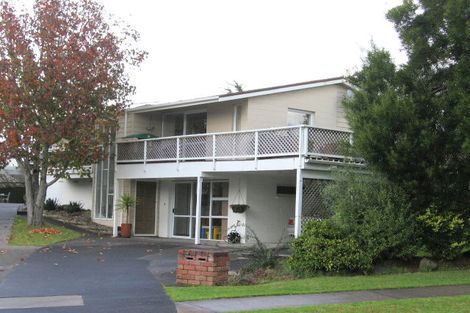 Photo of property in 3 Booralee Avenue, Botany Downs, Auckland, 2010