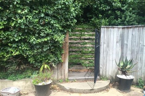 Photo of property in 1 Palliser Road, Roseneath, Wellington, 6011