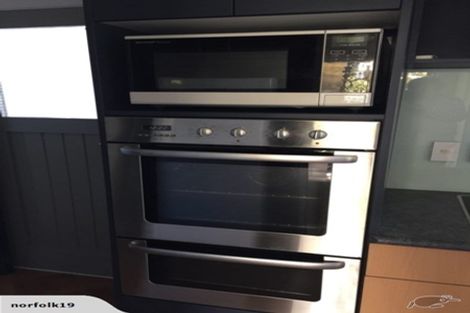 Photo of property in 98 Melbourne Road, Island Bay, Wellington, 6023