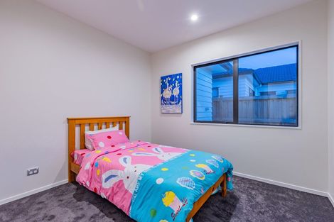 Photo of property in 1 Vinistra Road, Kumeu, 0810