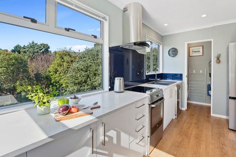 Photo of property in 15 Napier Grove, Waikanae Beach, Waikanae, 5036