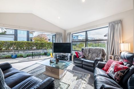 Photo of property in 16 Westerley Place, Long Bay, Auckland, 0630