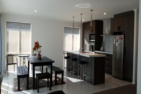 Photo of property in 11 Kaurinui Crescent, One Tree Point, 0118