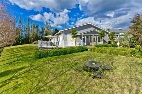 Photo of property in 13 Eastvale Close, Greenhithe, Auckland, 0632