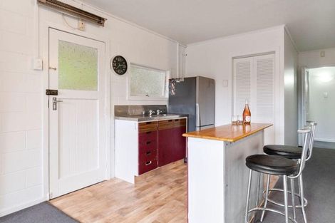 Photo of property in 77 Seymour Road, Sunnyvale, Auckland, 0612