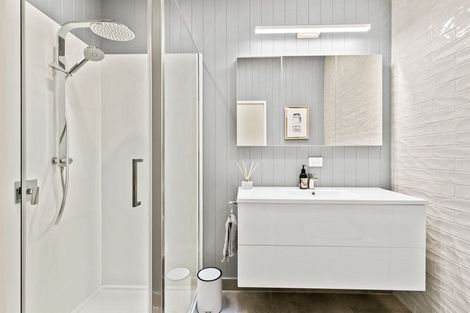 Photo of property in 32a Gledstane Road, Stanmore Bay, Whangaparaoa, 0932