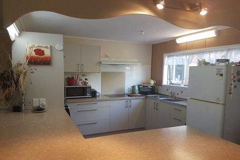 Photo of property in 2 Shepherds Road, Papakura, 2110