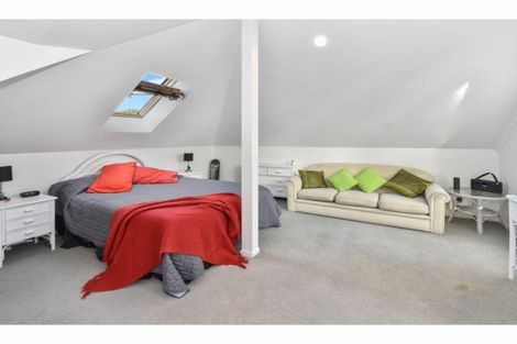 Photo of property in 2/11 The Rosebowl, Sunnyhills, Auckland, 2010