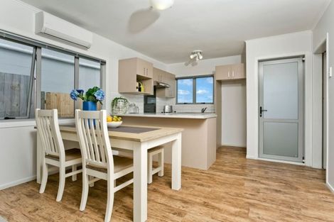 Photo of property in 658 East Coast Road, Pinehill, Auckland, 0630