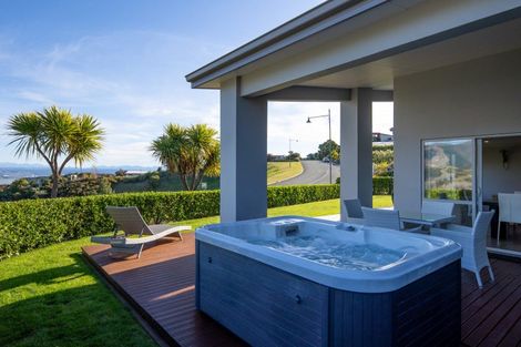 Photo of property in 2 Crown Terrace, Britannia Heights, Nelson, 7010