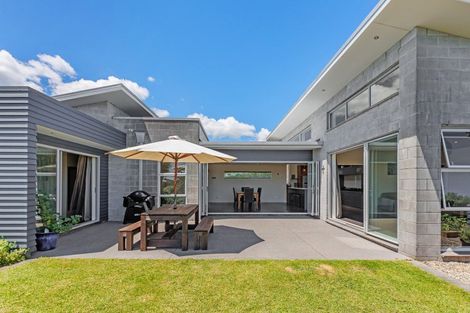 Photo of property in 61 Karamea Street, Whalers Gate, New Plymouth, 4310