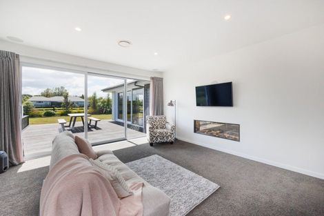 Photo of property in 33 Hartwell Drive, Kelvin Grove, Palmerston North, 4470